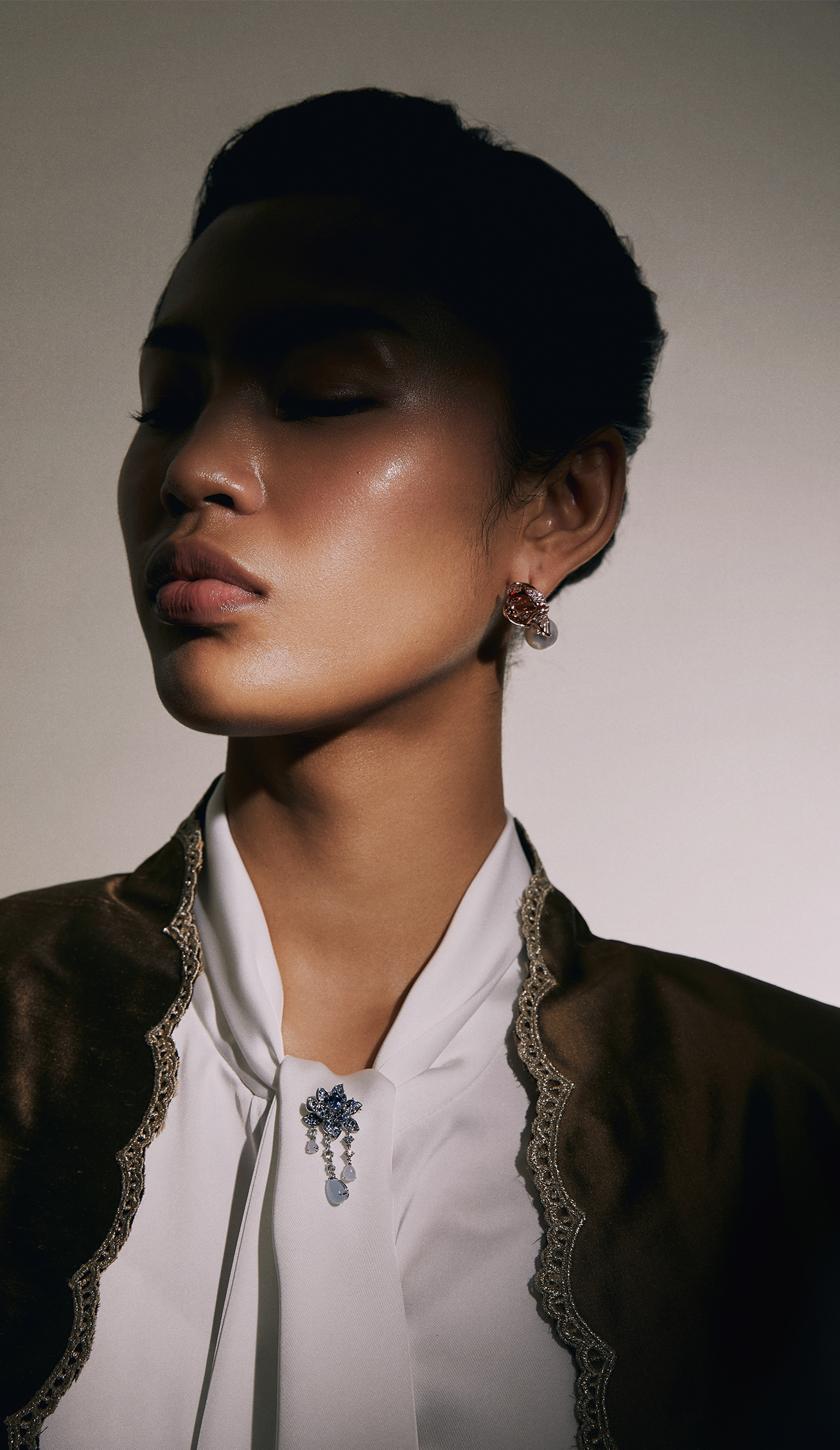 Lotus de Ciel Brooch